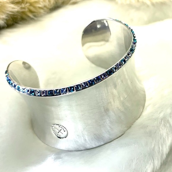 🌸HP 🌸Hand cut topaz & aquamarine Swarovski crystal cuff bracelet - Picture 11 of 11